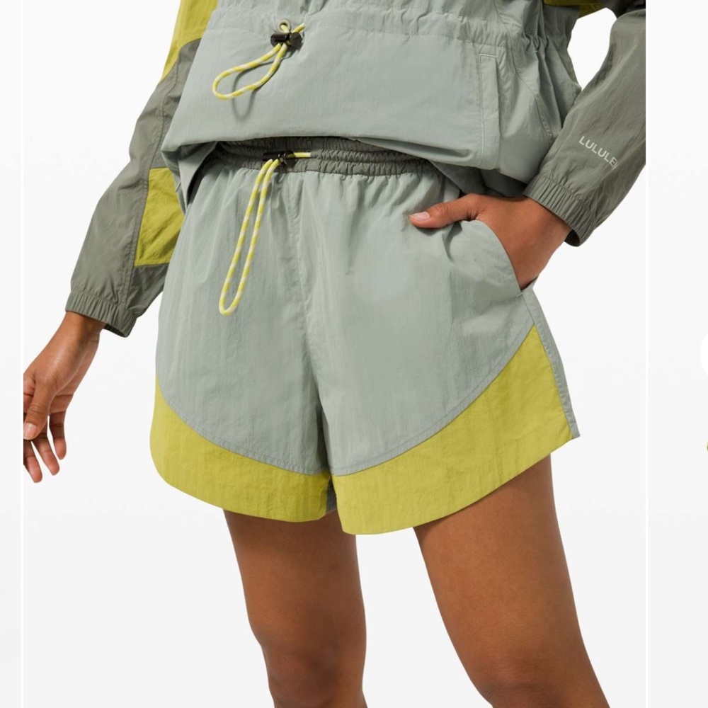 Lululemon Evergreen short gray sage